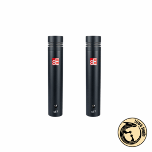 Dwa mikrofony sE Electronics 7 ustawione pionowo i frontalnie obok siebie, Warszawa